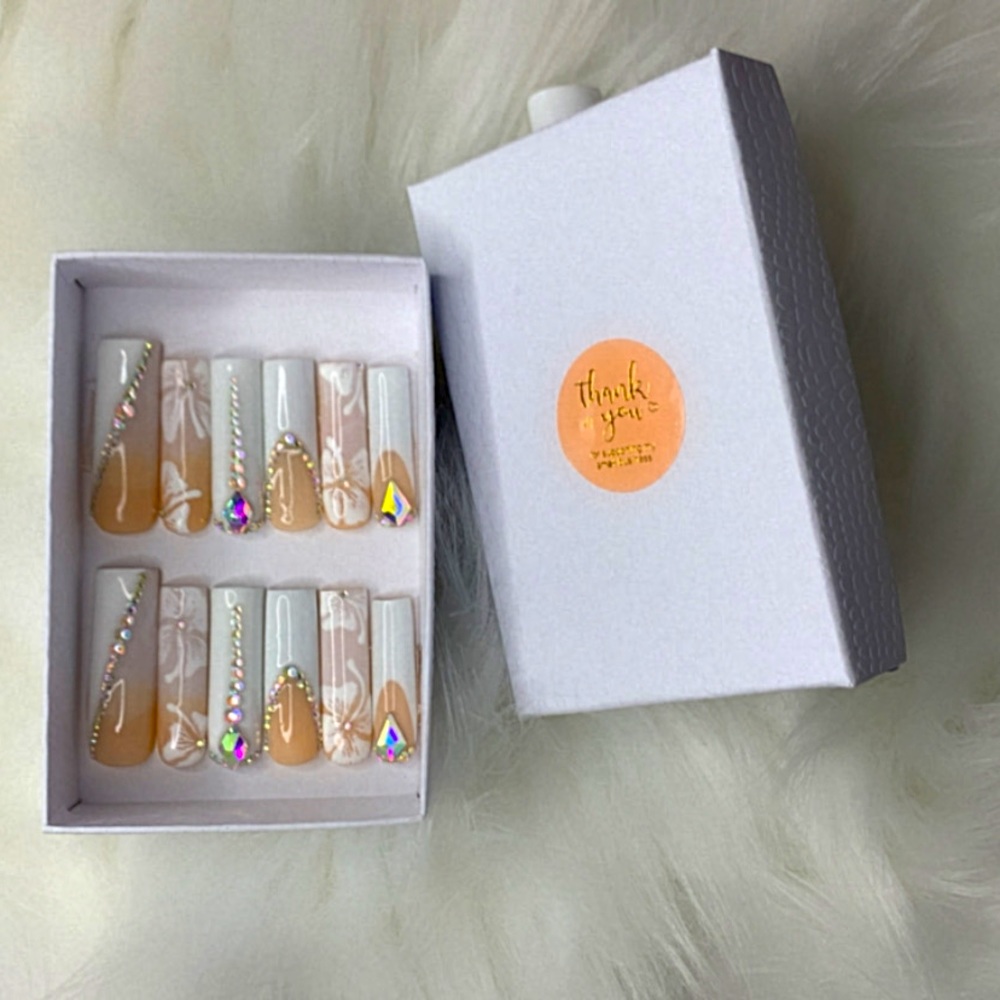 ELEGANT SQUARE FRENCH TIP PRESS ON NAILS